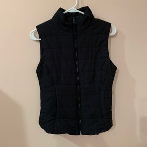 black zip up puffer vest
